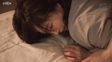 【中文字幕】娘の彼氏に抱かれた私。 无理矢理押し倒されたあの日からヤリまくった话